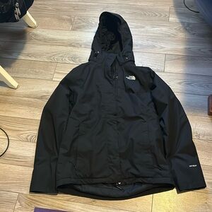 North Face Womens black medium Hyvent jacket. Too small for my daughter.